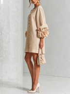 Andrea - Elegantní Mini Šaty s Květinovými Knoflíky