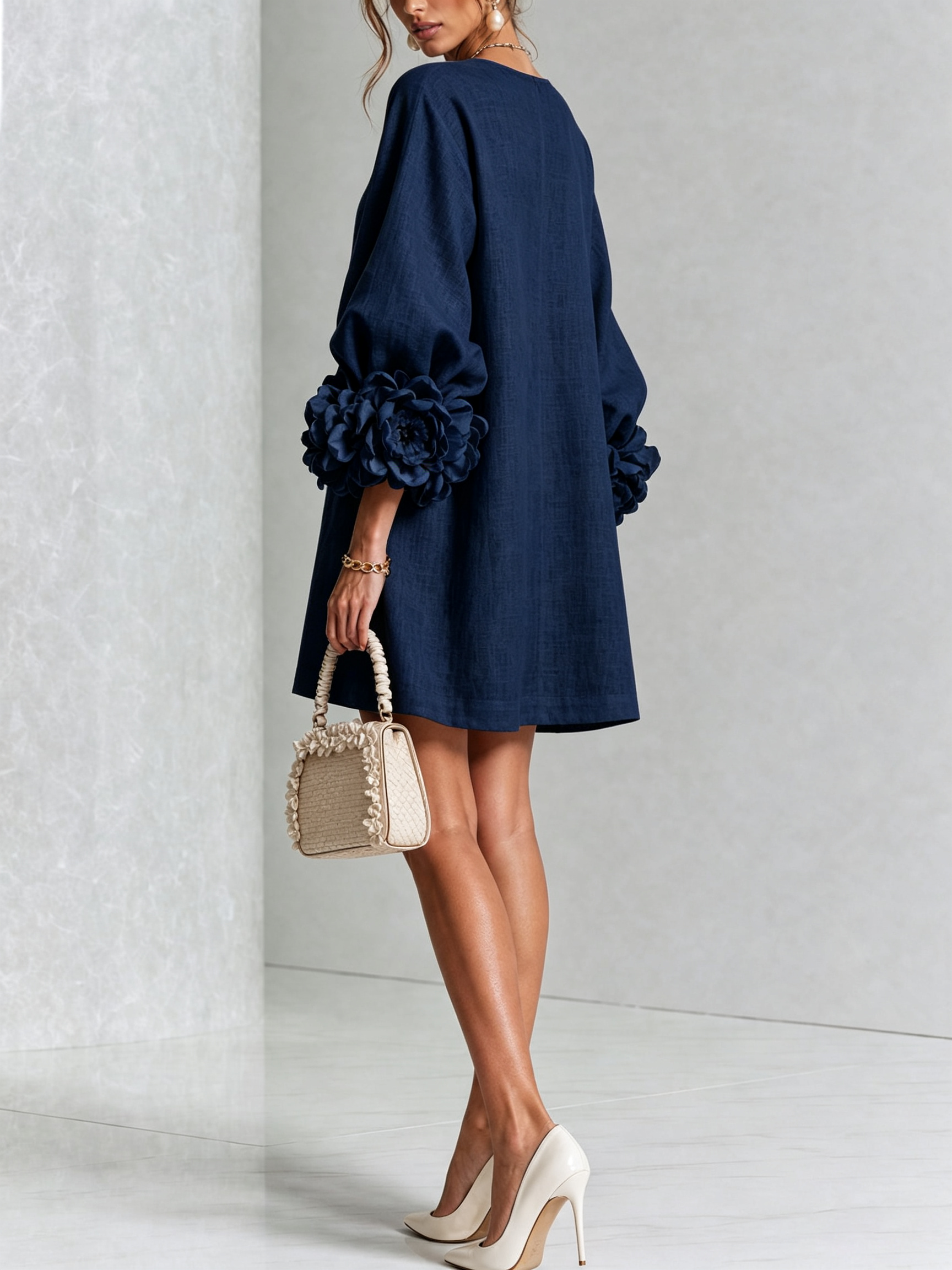 Andrea - Elegantní Mini Šaty s Květinovými Knoflíky