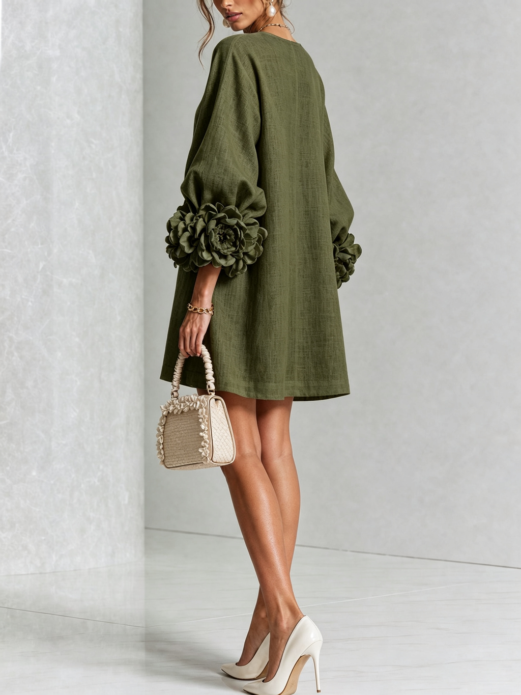 Andrea - Elegantní Mini Šaty s Květinovými Knoflíky