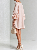 Andrea - Elegantní Mini Šaty s Květinovými Knoflíky