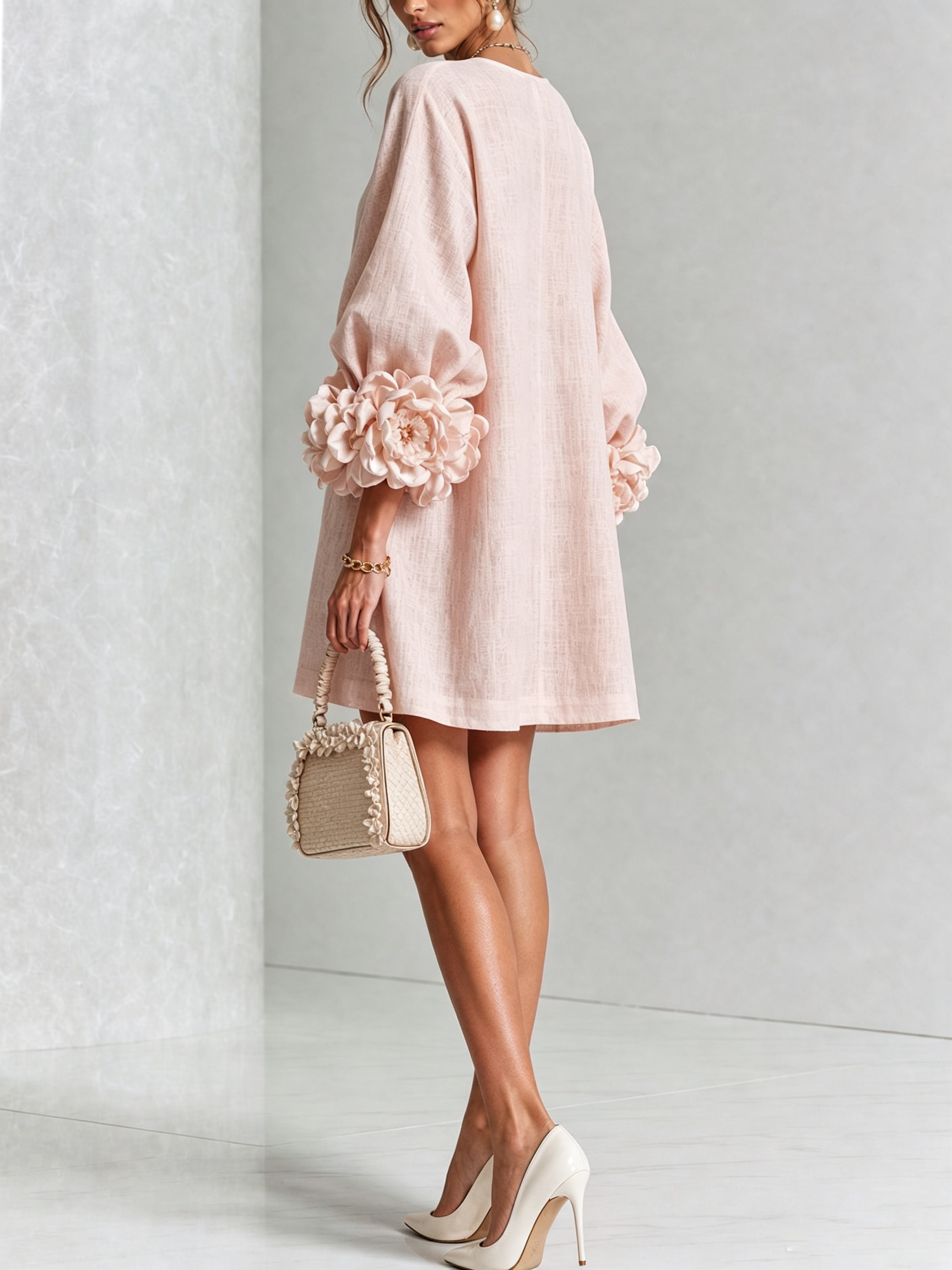 Andrea - Elegantní Mini Šaty s Květinovými Knoflíky