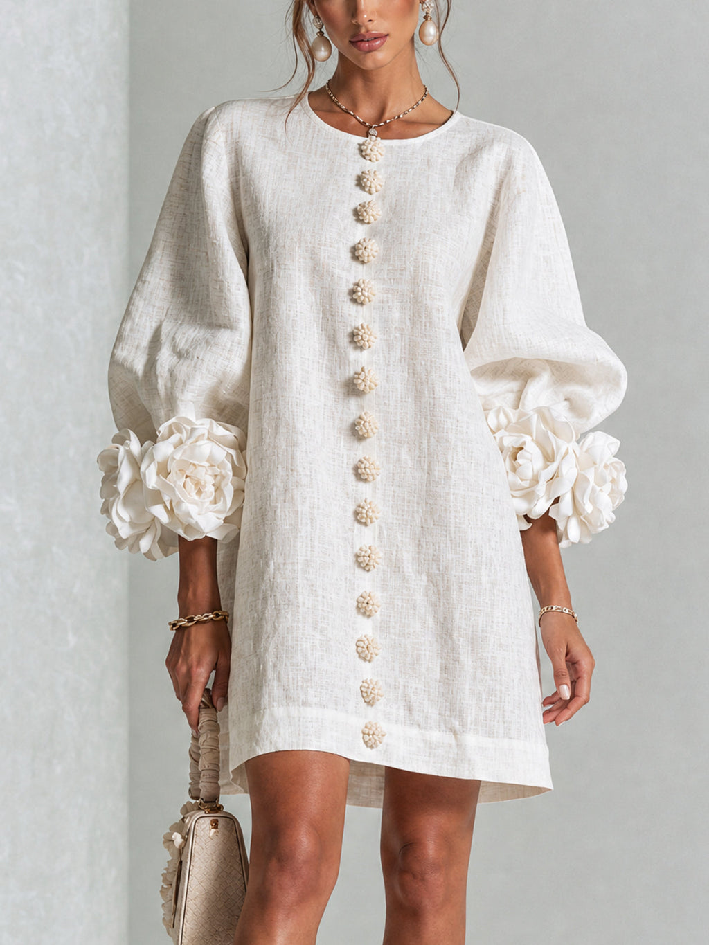 Andrea - Elegantní Mini Šaty s Květinovými Knoflíky
