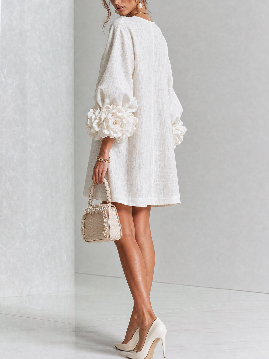 Andrea - Elegantní Mini Šaty s Květinovými Knoflíky